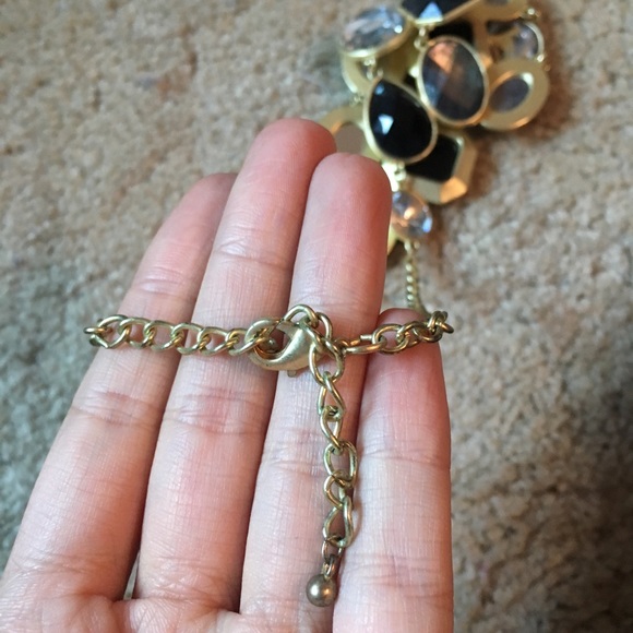 Multicolored crystal statement bib necklace - Picture 3 of 3